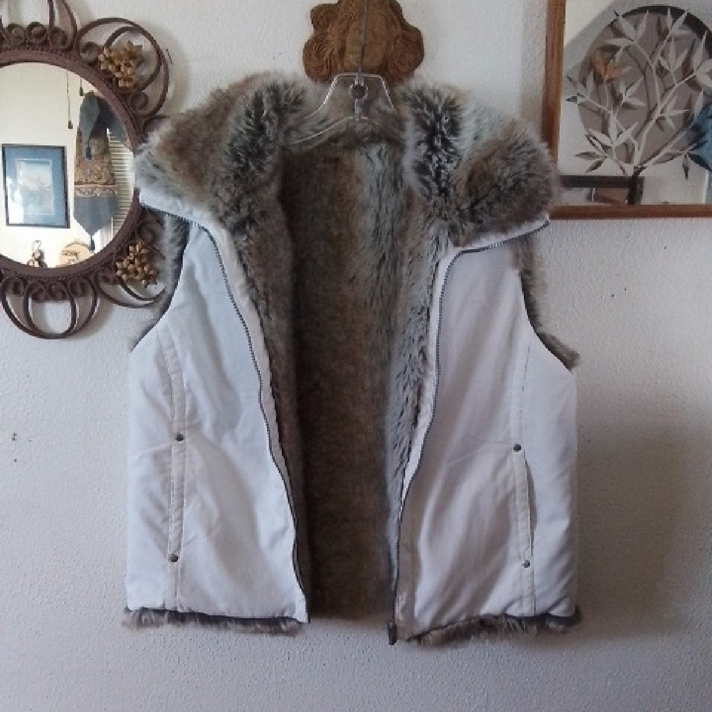 WEATHERPROOF GARMENT CO. REVERSIBLE FAUX FIR VEST, LARGE